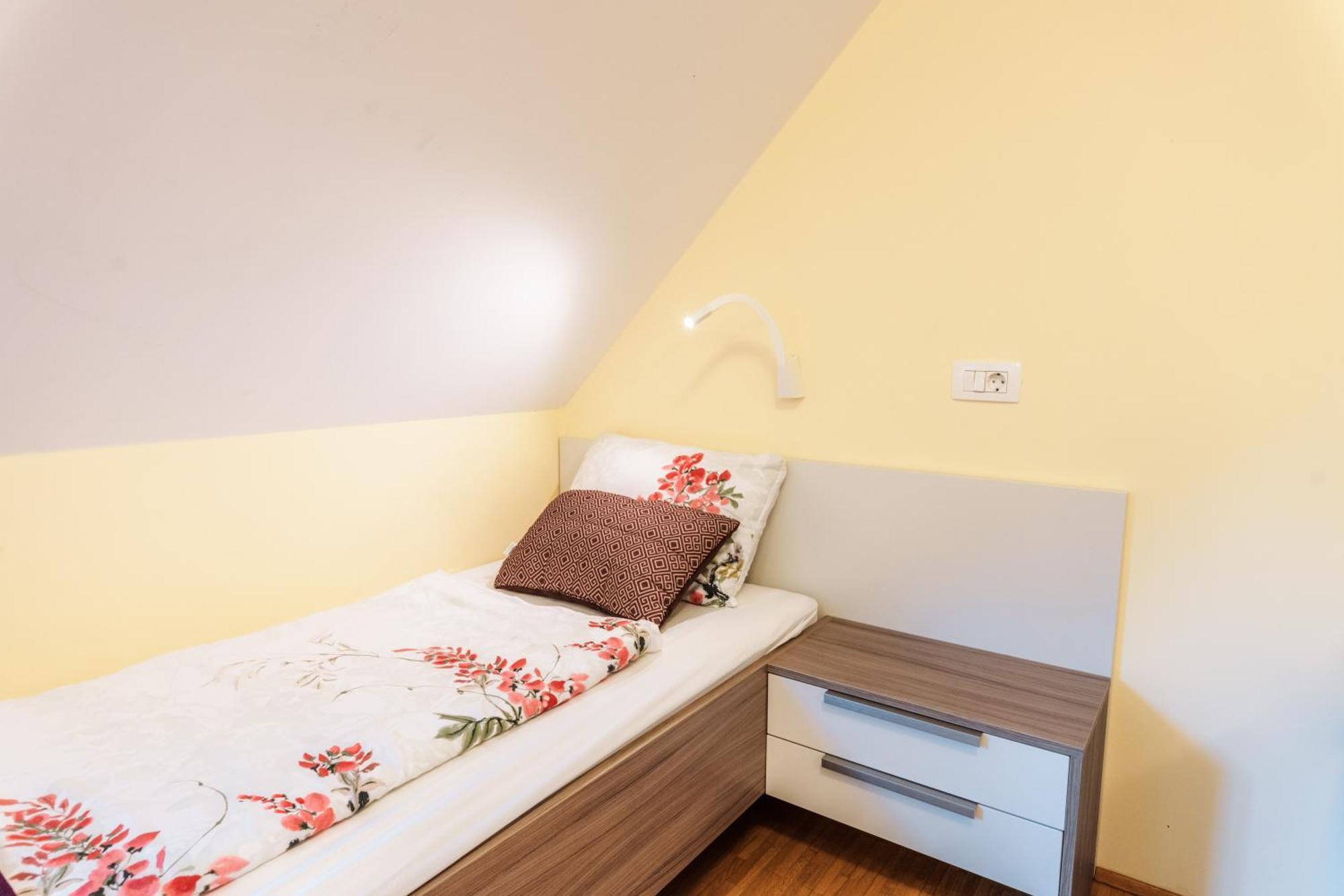 Dvorec Trebnik - Sobe Slovenske Konjice Exteriör bild
